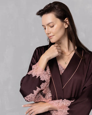 Aimer Cloud-Soft Feather Nightgown