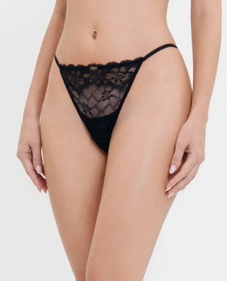 AIMER Lace Low-Rise T-Back Thong AM21D073